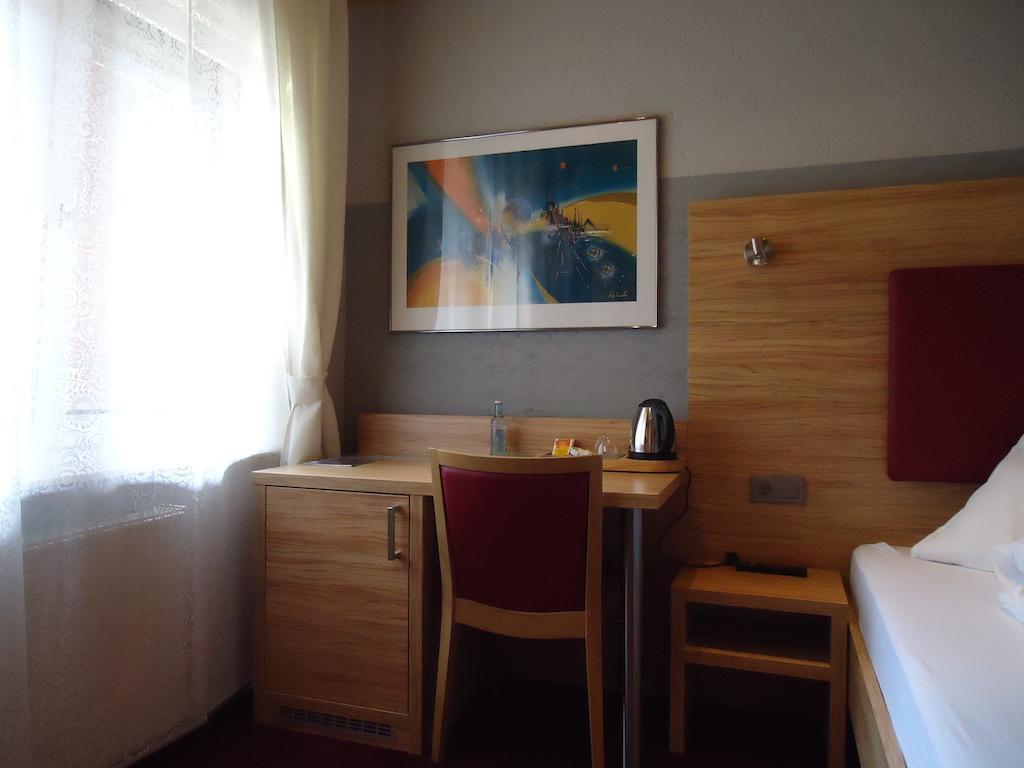Hotel Garten Bonn Oda fotoğraf